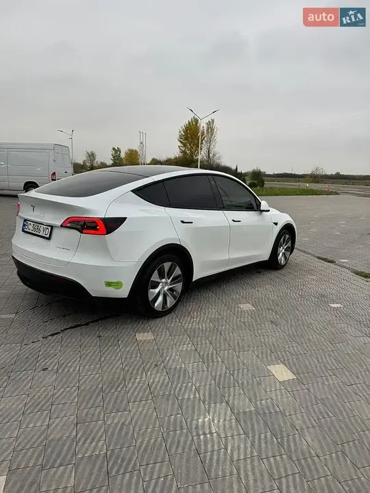 Tesla Model Y 2022 photo 4