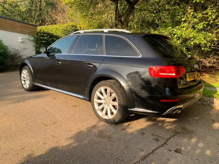 Audi A4 Allroad 2011 photo 2
