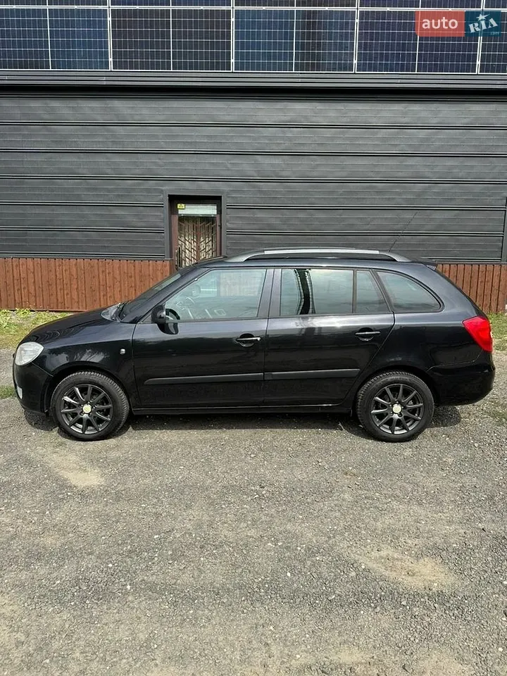 Skoda Fabia 2009 photo 3
