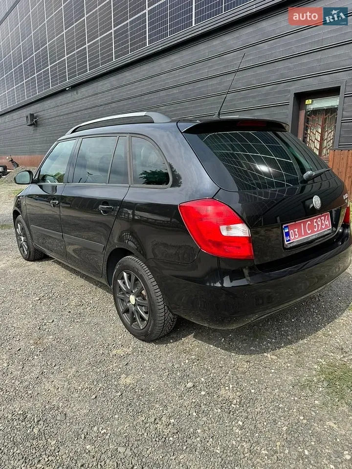 Skoda Fabia 2009 photo 4