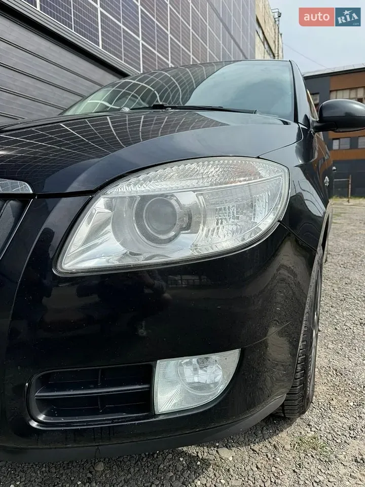 Skoda Fabia 2009 photo 2