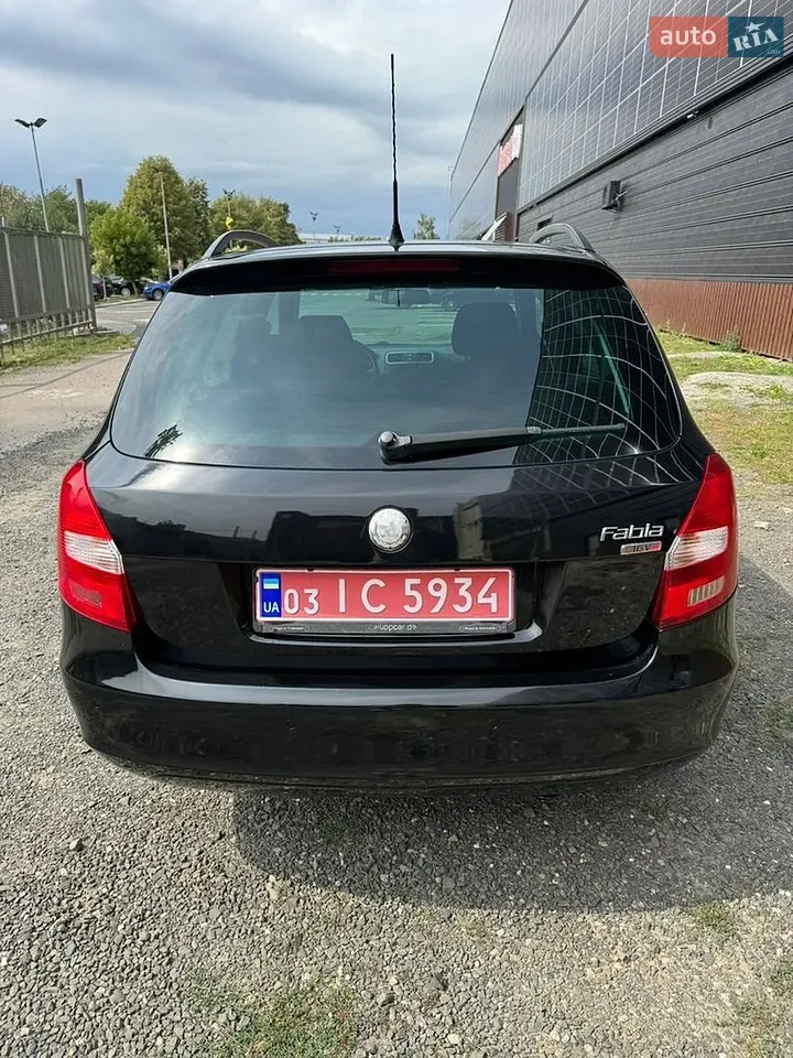 Skoda Fabia 2009 photo 5