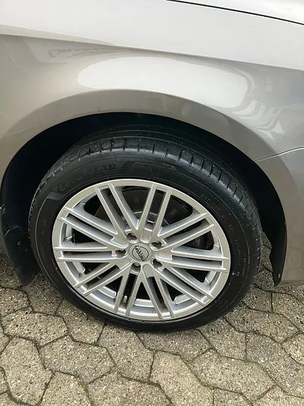 Volkswagen Passat 2011 photo 2