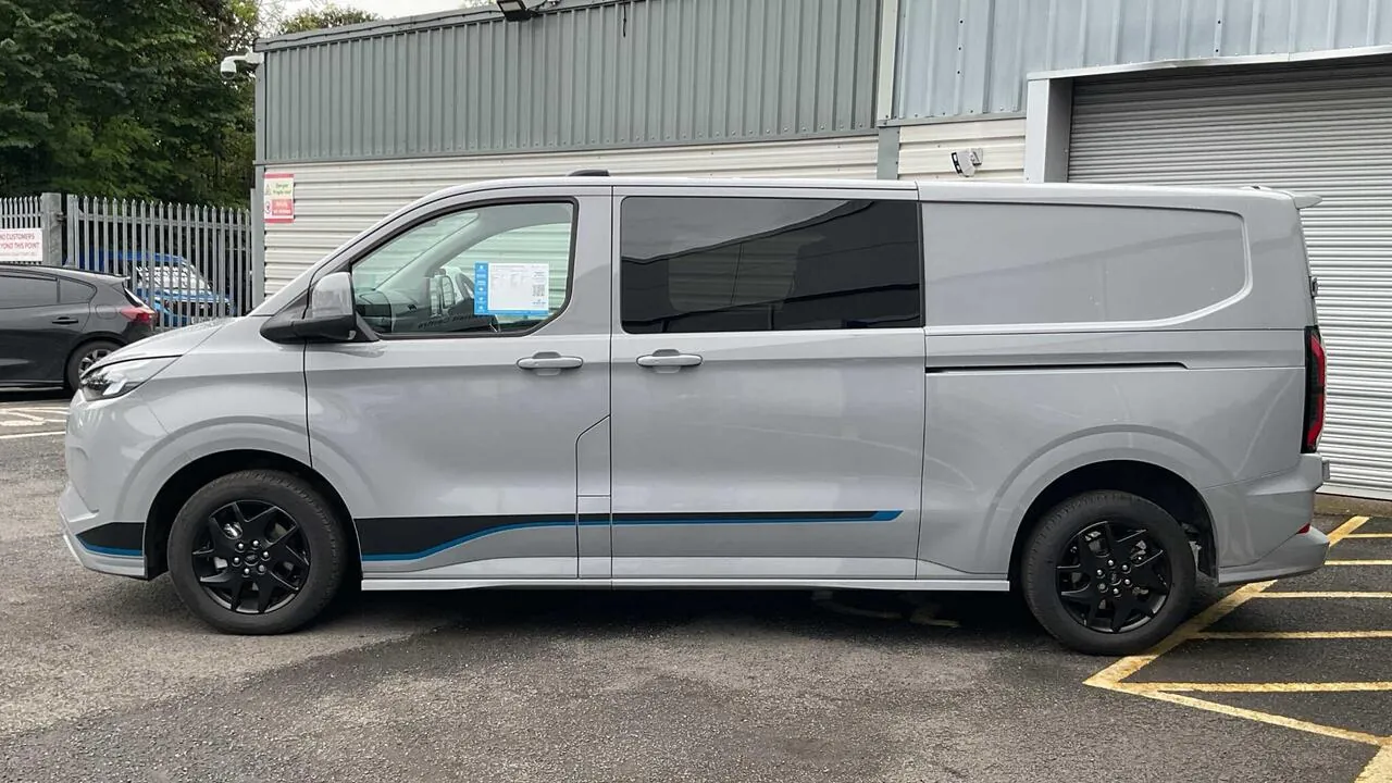 Ford Transit Custom 2025 photo 4