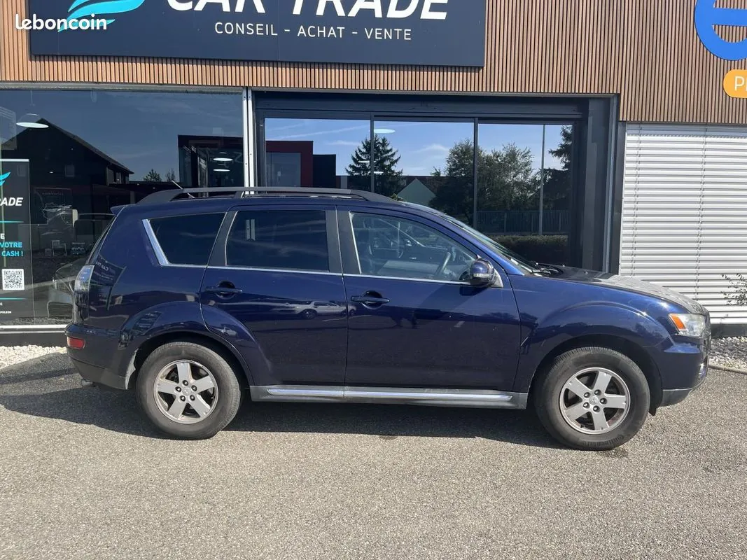 Mitsubishi Outlander 2011 photo 2