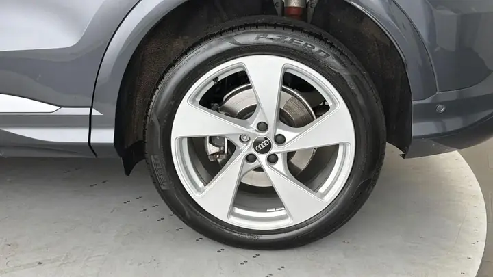 Audi Q5 2025 photo 5