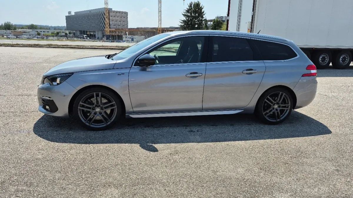 Peugeot 308 2018 photo 2