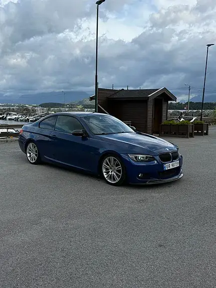 BMW 320D 2008 photo 2