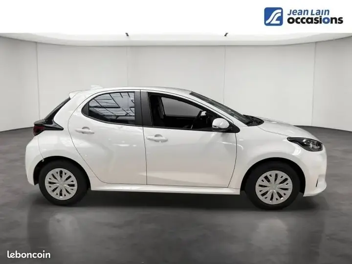 Toyota Yaris 2023 photo 4