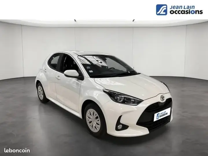Toyota Yaris 2023 photo 3