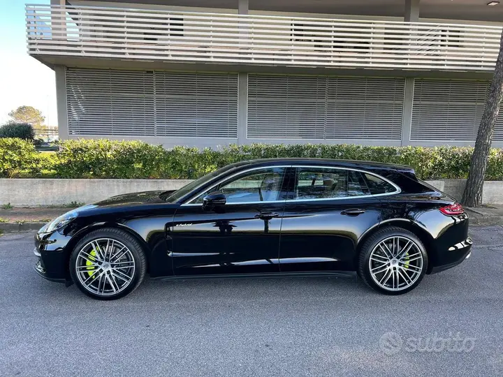 Porsche Panamera 2023 photo 2