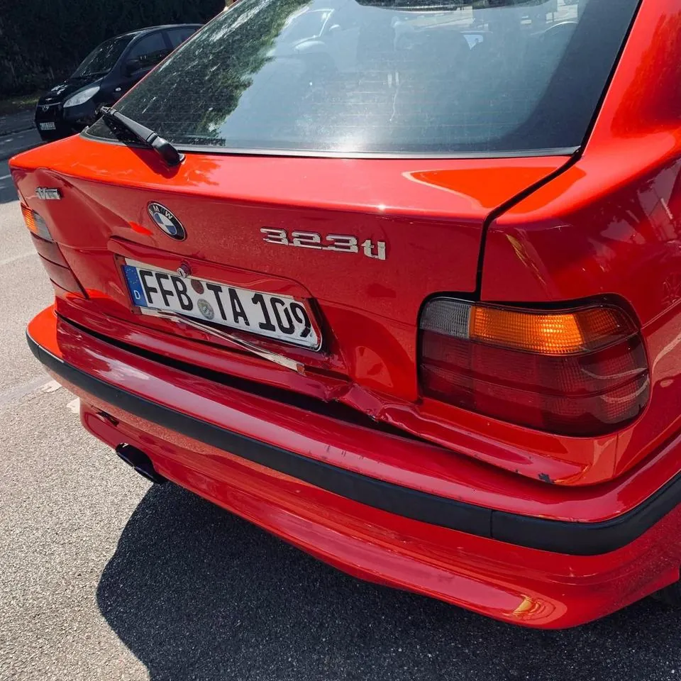 BMW 323I