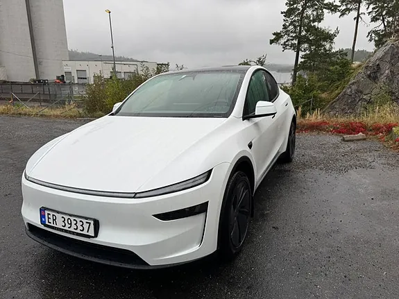 Tesla Model Y 2026 photo 3