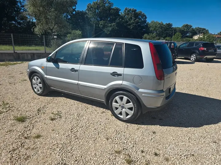 Ford Fusion 2004 photo 4