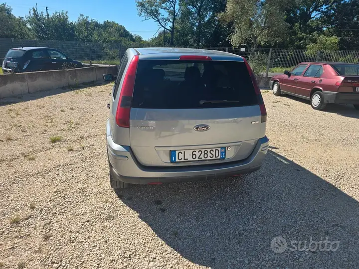 Ford Fusion 2004 photo 5
