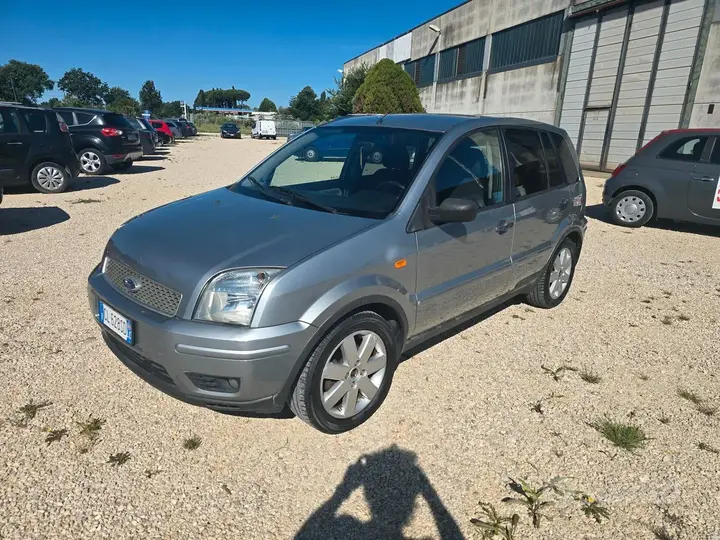 Ford Fusion 2004 photo 2