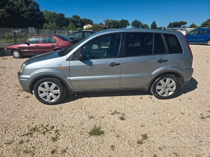 Ford Fusion 2004 photo 3