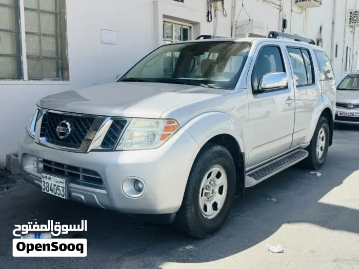 Nissan Pathfinder 2011 photo 2