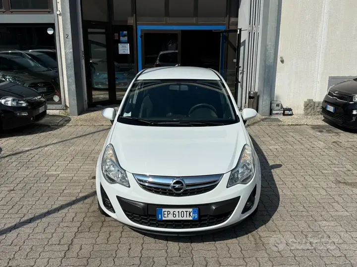 Opel Corsa 2013 photo 2