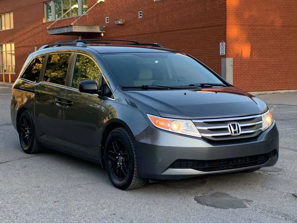 Honda Odyssey 2012 photo 2