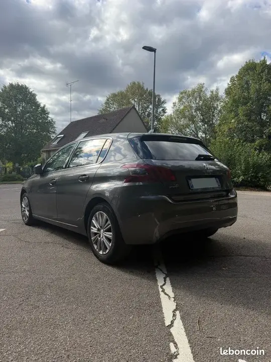 Peugeot 308 2021 photo 2