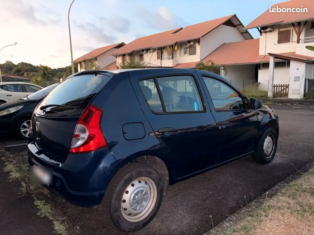 Dacia Sandero 2010 photo 3