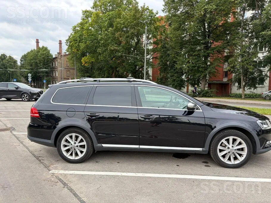 Volkswagen Passat Alltrack 2012 photo 2