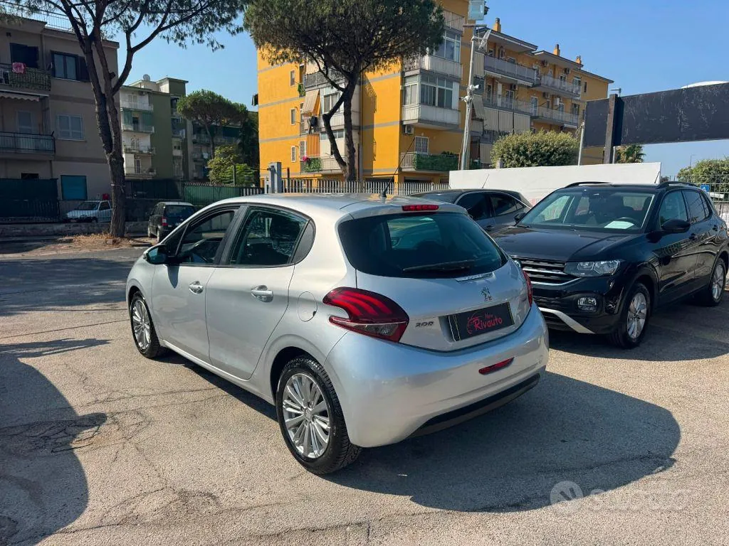 Peugeot 208 2015 photo 5