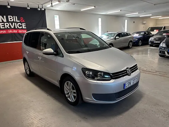 Volkswagen Touran 2011 photo 2