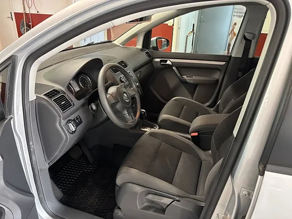 Volkswagen Touran 2011 photo 5