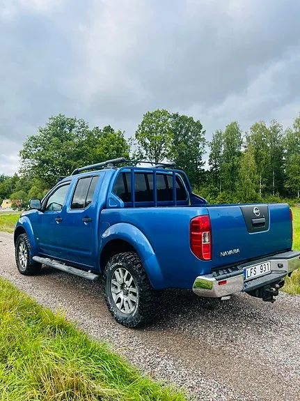 Nissan Navara 2011 photo 2