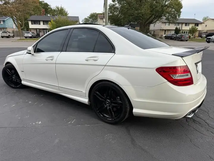 Mercedes-Benz C-Class 2012 photo 5