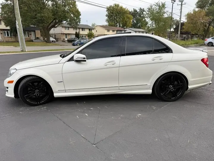 Mercedes-Benz C-Class 2012 photo 4