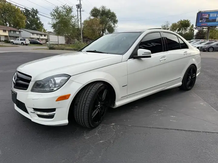 Mercedes-Benz C-Class 2012 photo 3