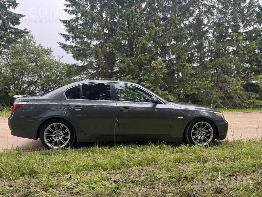 BMW E60 2006 photo 2