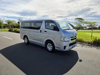 Toyota Hiace 2021 photo 2