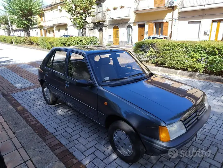Peugeot 205