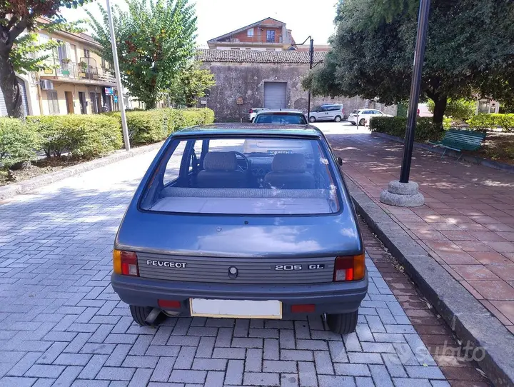 Peugeot 205 1989 photo 2