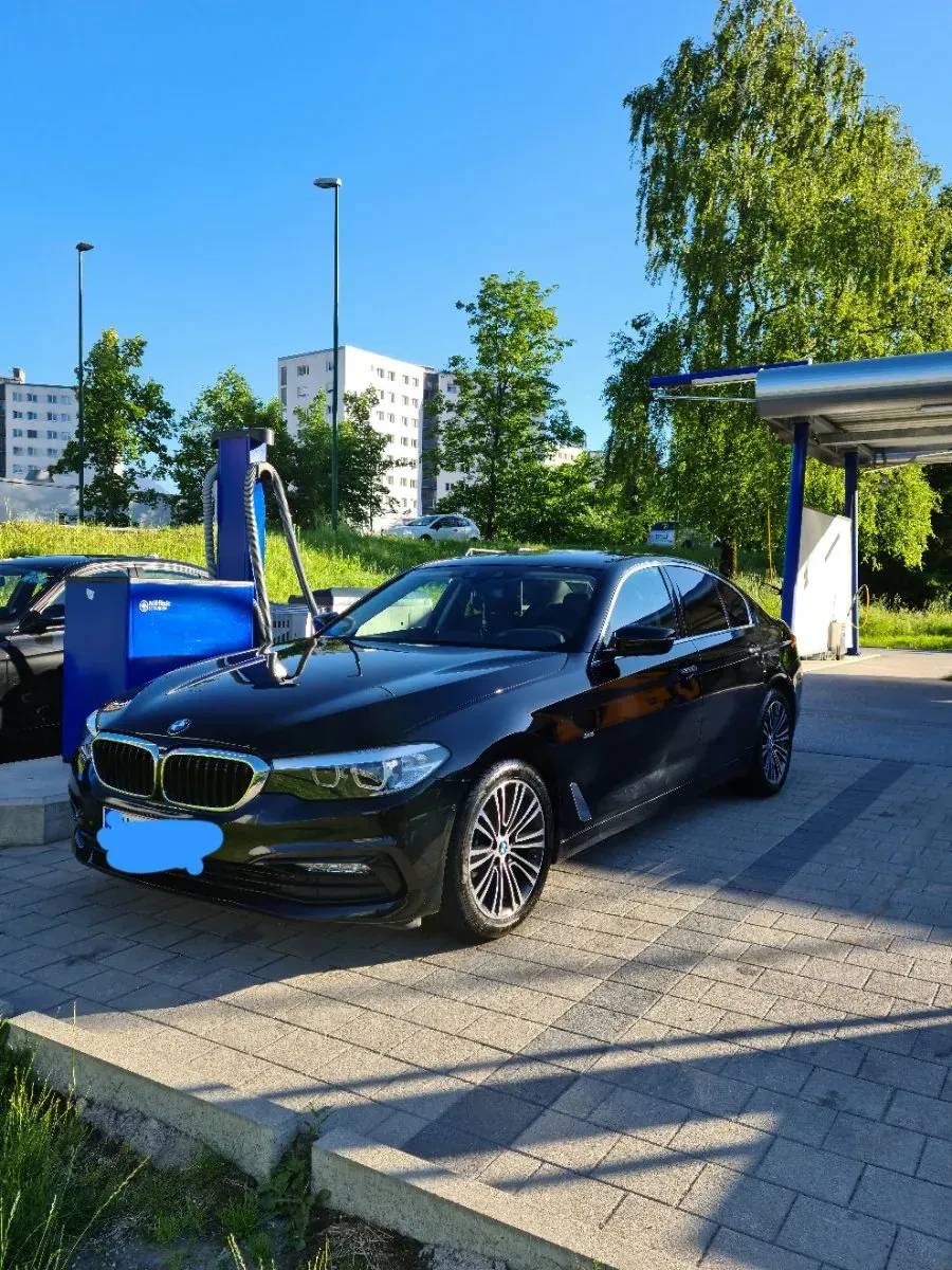 BMW 5 Series 2017 photo 2