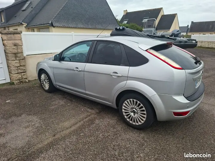 Ford Focus 2010 photo 3