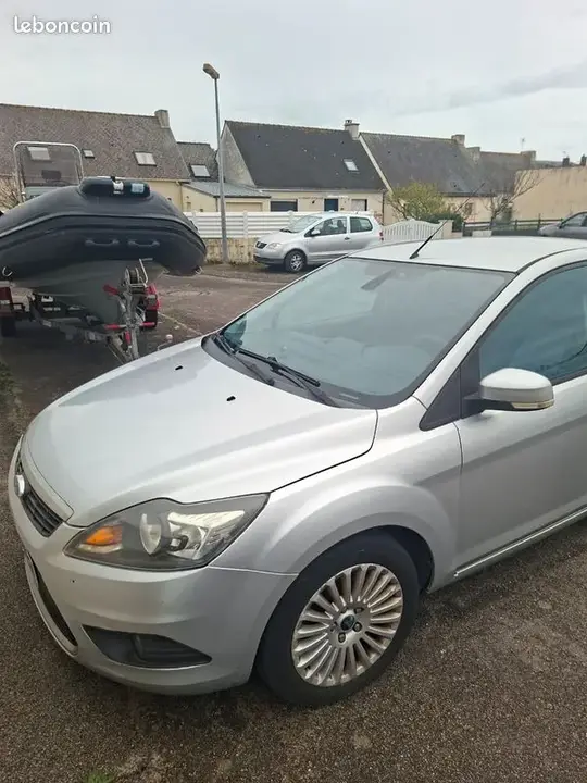 Ford Focus 2010 photo 2