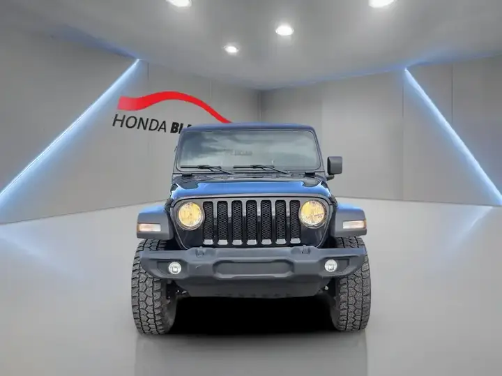 Jeep Wrangler 2022 photo 2