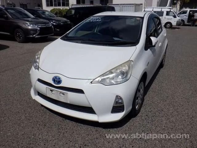 Toyota Aqua S 2013 photo 2