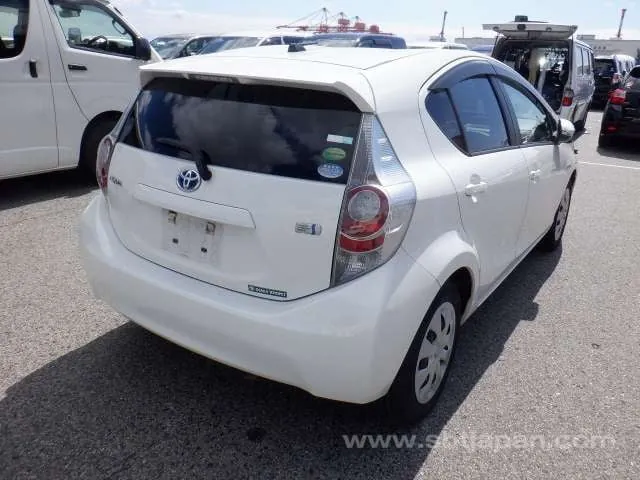 Toyota Aqua S 2013 photo 4
