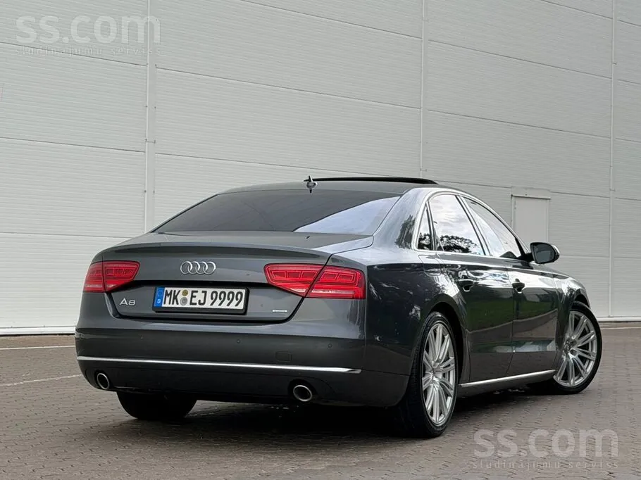 Audi A8 2011 photo 2