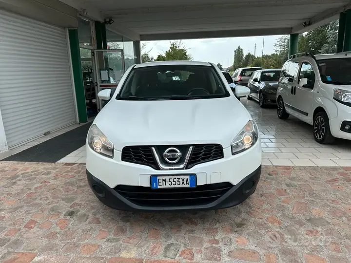 Nissan Qashqai 2012 photo 2