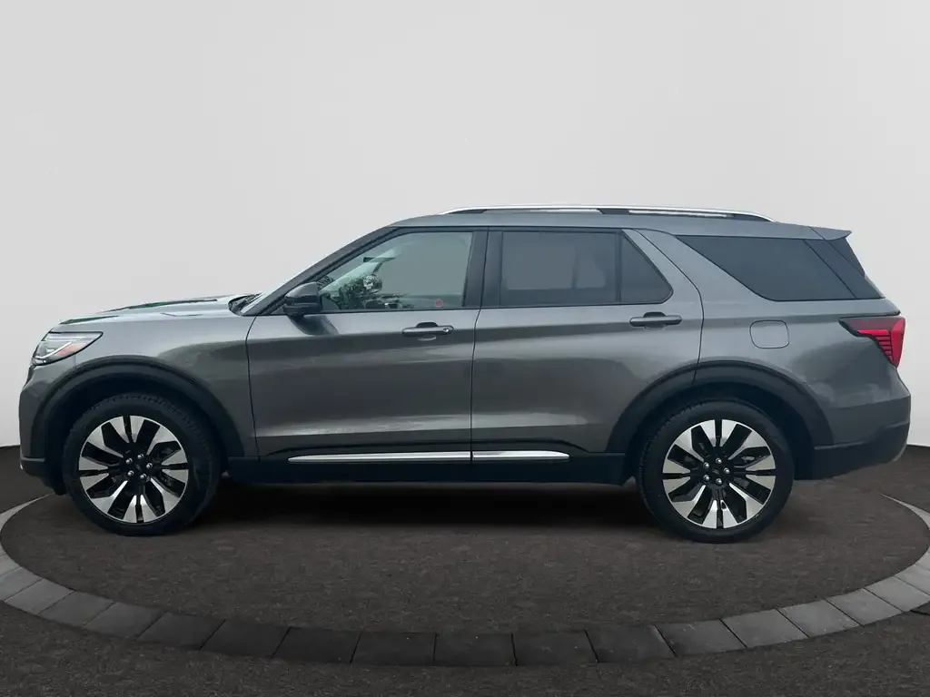Ford Explorer 2026 photo 2