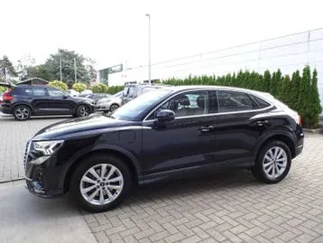 Audi Q3 2022 photo 2