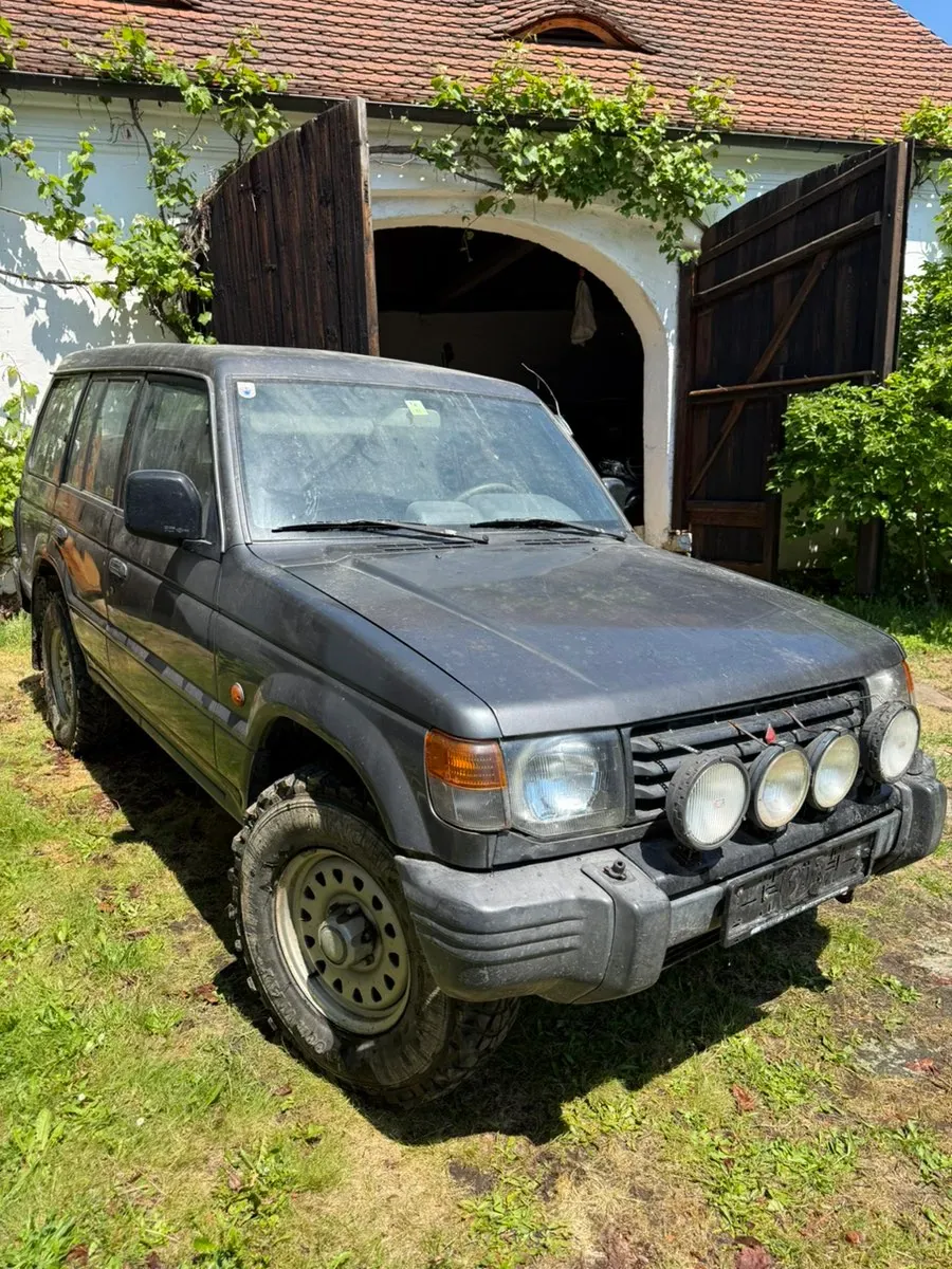 Mitsubishi Pajero 1991 photo 2