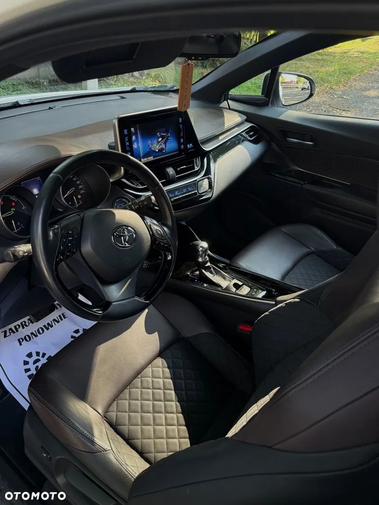 Toyota C-Hr 2017 photo 2